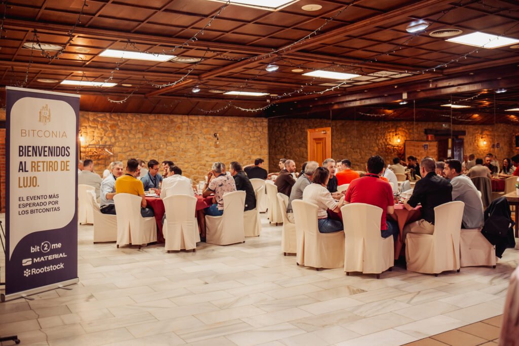 personas aprendiendo juntas en comunidades pequeñas de Bitcoin